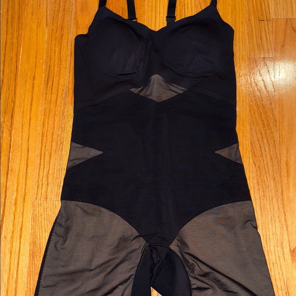 Honeylove Mid Thigh Bodysuit Shapewear - Picture 5 of 10